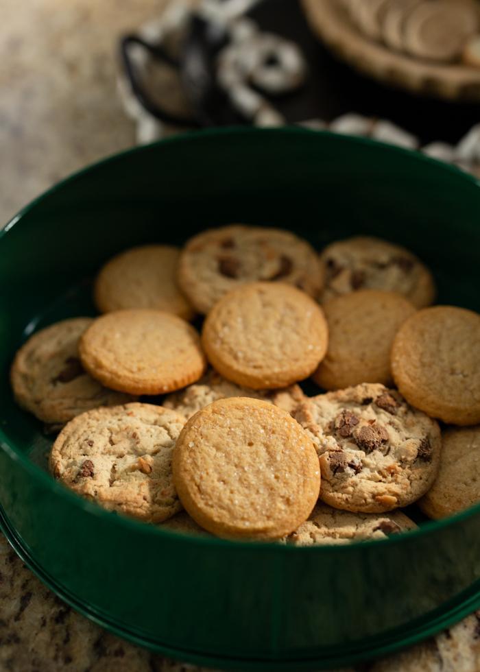 Heritage Green Cookie Tin - Mercy House Global