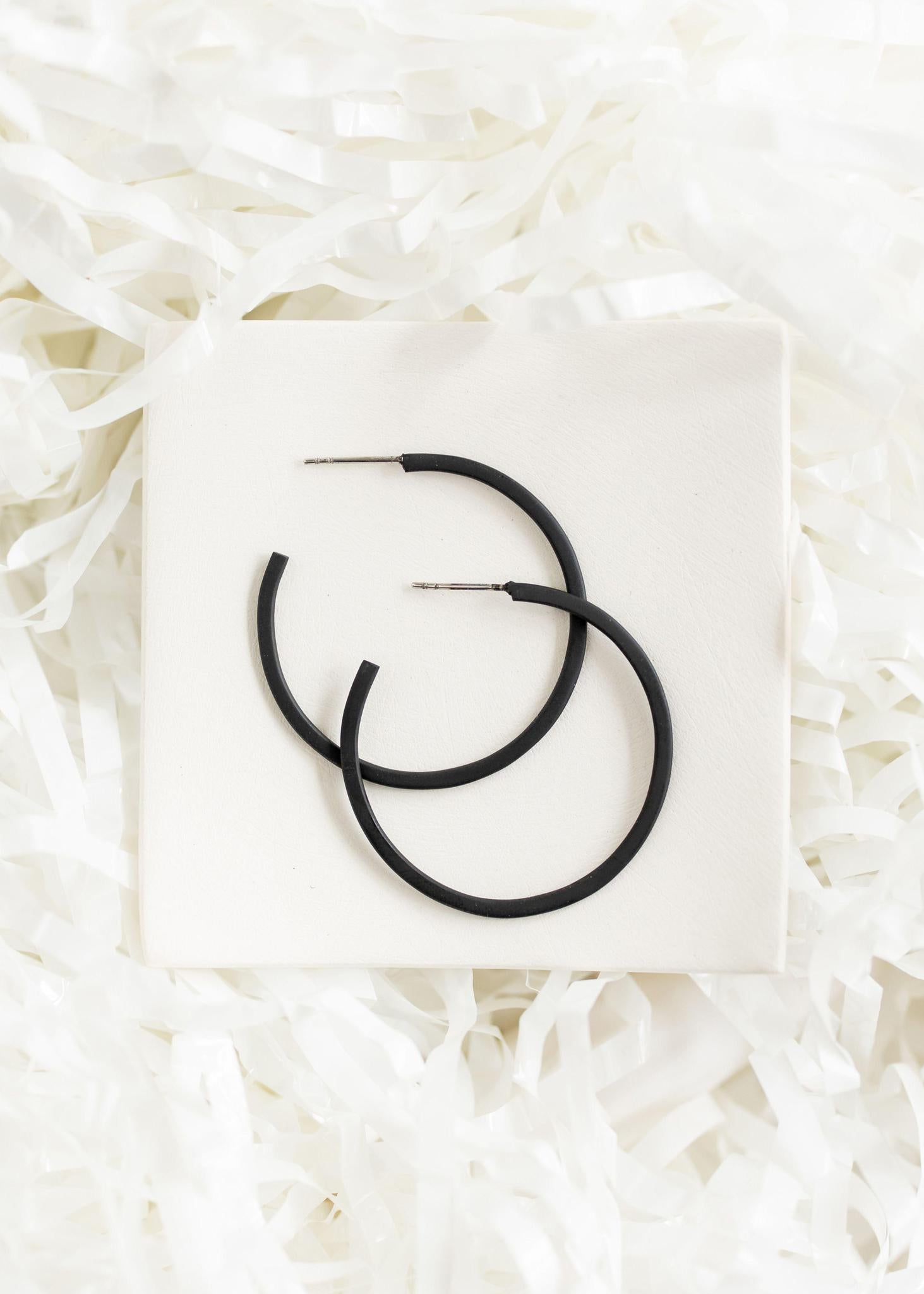 Black | Medium Game Day Hoops