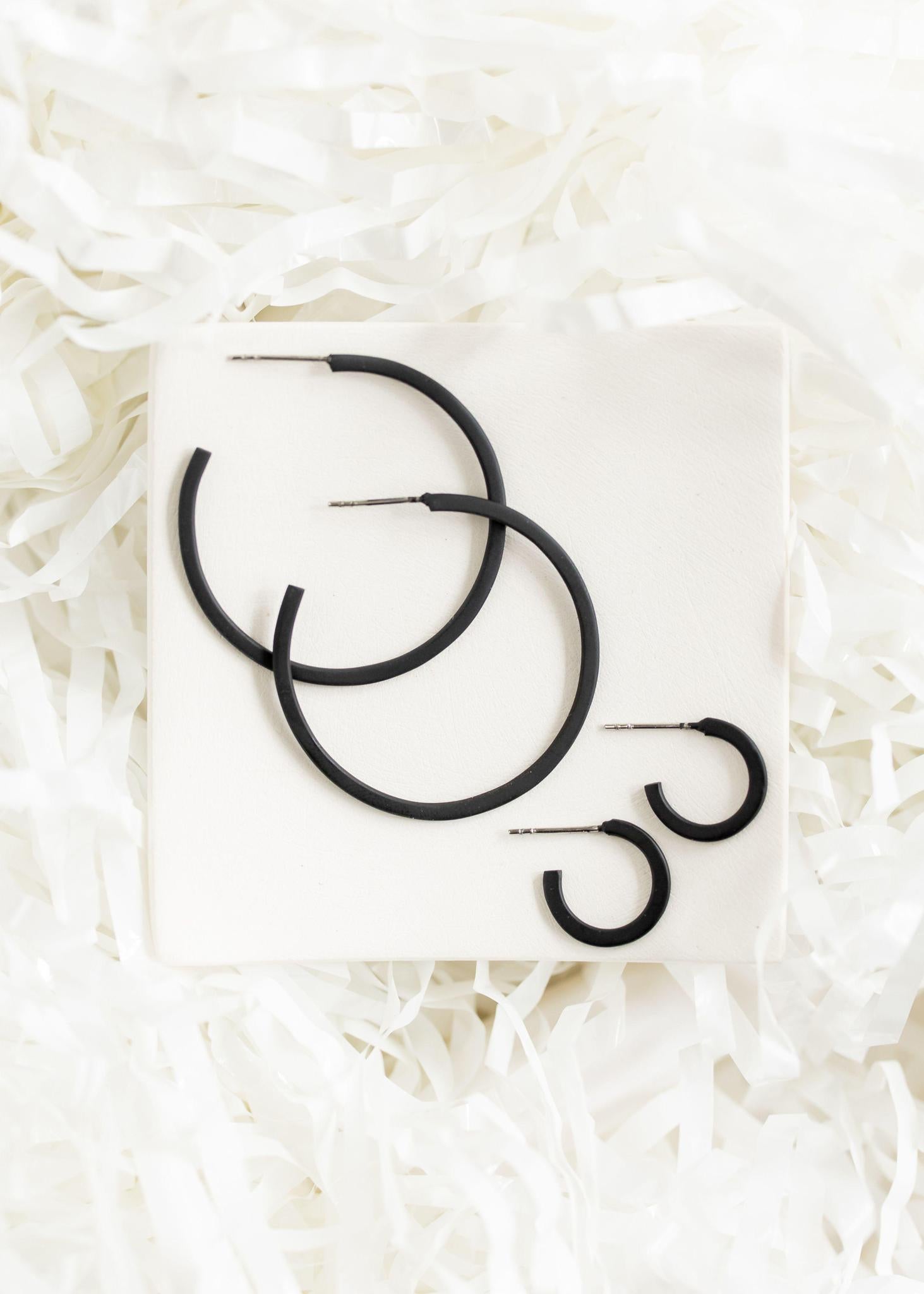 Black | Medium Game Day Hoops