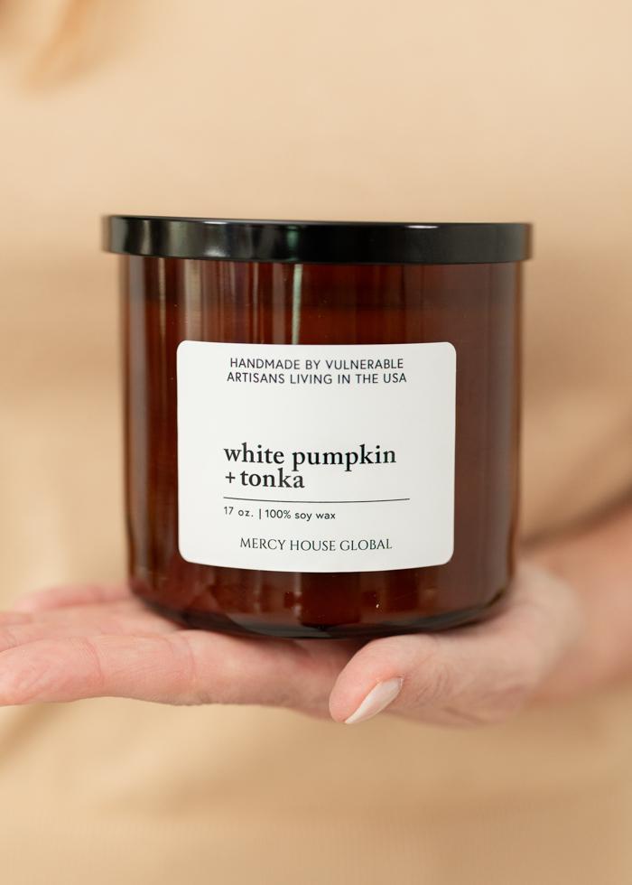 White Pumpkin + Tonka Candle | 17 oz Glass Jar