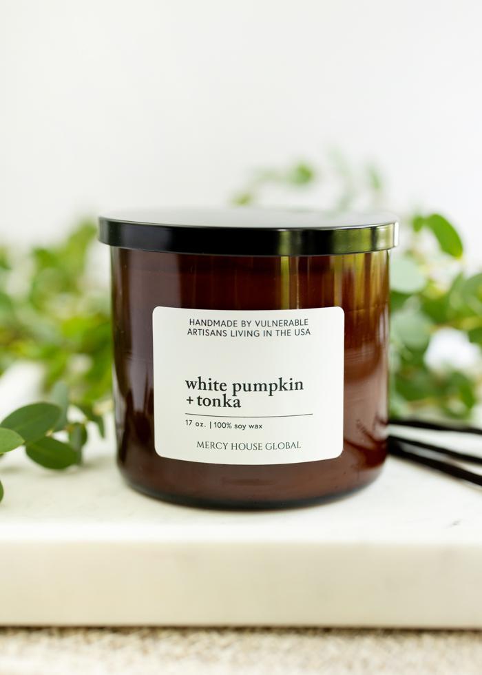 White Pumpkin + Tonka Candle | 17 oz Glass Jar